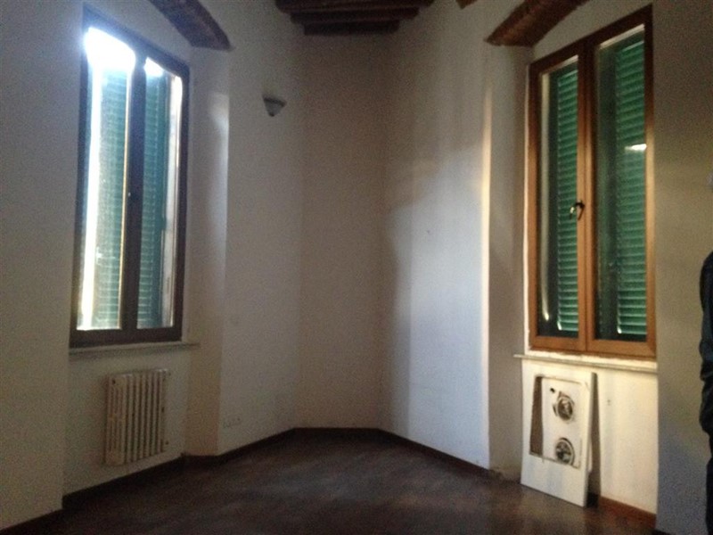 Ufficio in Affitto a Livorno, 400€, 35 m²