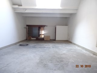 Attività commerciale in Affitto a Lucca, 1'700€, 170 m²