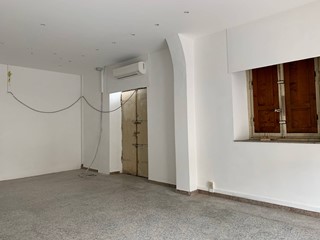 Attività commerciale in Affitto a Lucca, 1'350€, 70 m²