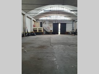 Attività commerciale in Affitto a Lucca, 4'000€, 500 m²