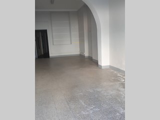 Attività commerciale in Affitto a Lucca, 1'200€, 100 m²
