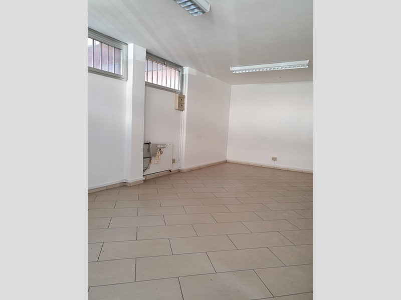 Ufficio in Affitto a Lucca, 550€, 40 m²