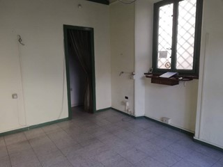 Attività commerciale in Affitto a Lucca, 700€, 30 m²