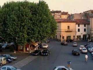 Attività commerciale in Affitto a Lucca, 700€, 20 m²