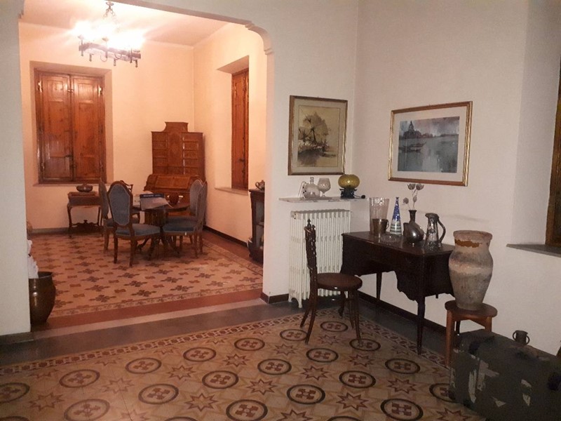 Casa Indipendente in Affitto a Lucca, 3'000€, 200 m²