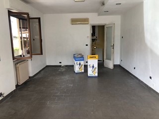 Attività commerciale in Affitto a Massarosa, 600€, 35 m²