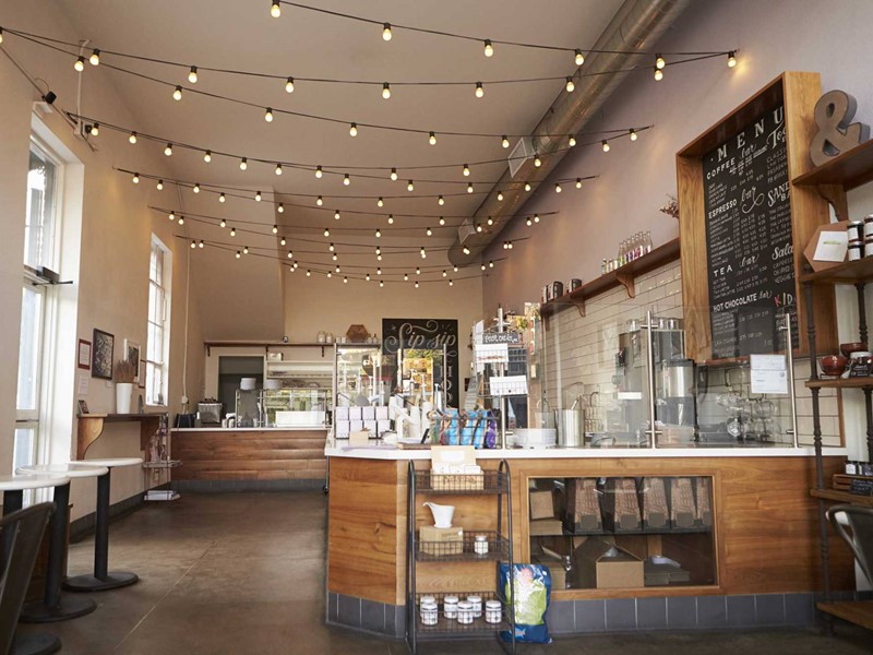 Attività commerciale in Affitto a Porcari, 1'800€, 150 m²