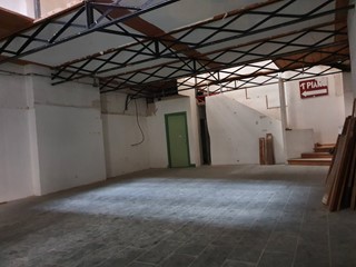 Attività commerciale in Affitto a Lucca, 5'800€, 210 m²