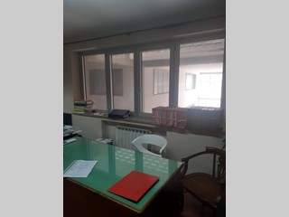 Ufficio in Affitto a Lucca, 350€, 19 m²