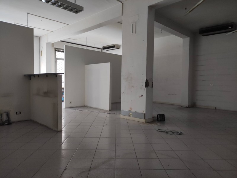 Attività commerciale in Affitto a Altopascio, 1'200€, 90 m²