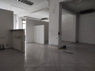 Attività commerciale in Affitto a Altopascio, 1'200€, 90 m²
