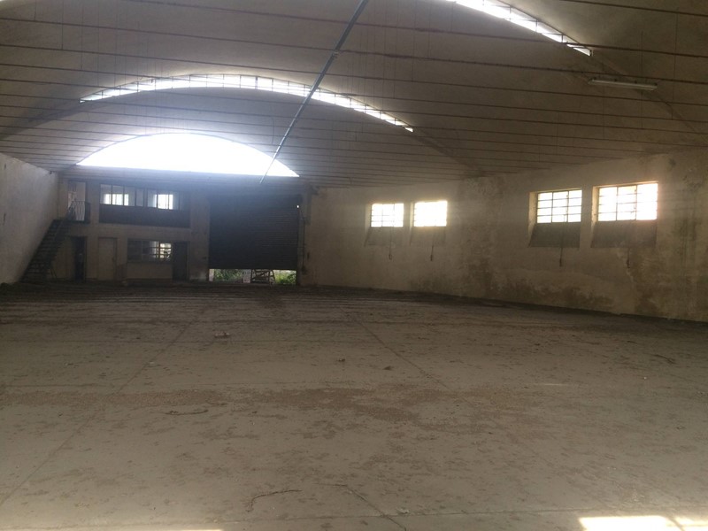 Attività commerciale in Affitto a Lucca, 4000 m²