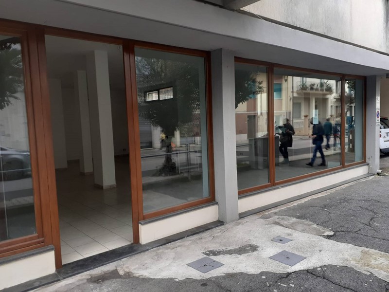 Attività commerciale in Affitto a Viareggio, 1'000€, 74 m²