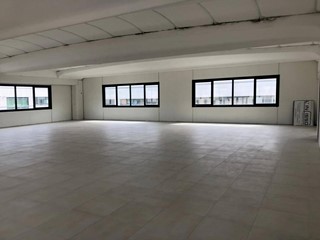 Attività commerciale in Affitto a Lucca, 4'000€, 300 m²