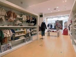 Attività commerciale in Affitto a Altopascio, 15'000€, 2500 m²