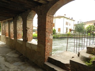 Casa Indipendente in Vendita a Lucca, 180'000&euro;, 385 m²