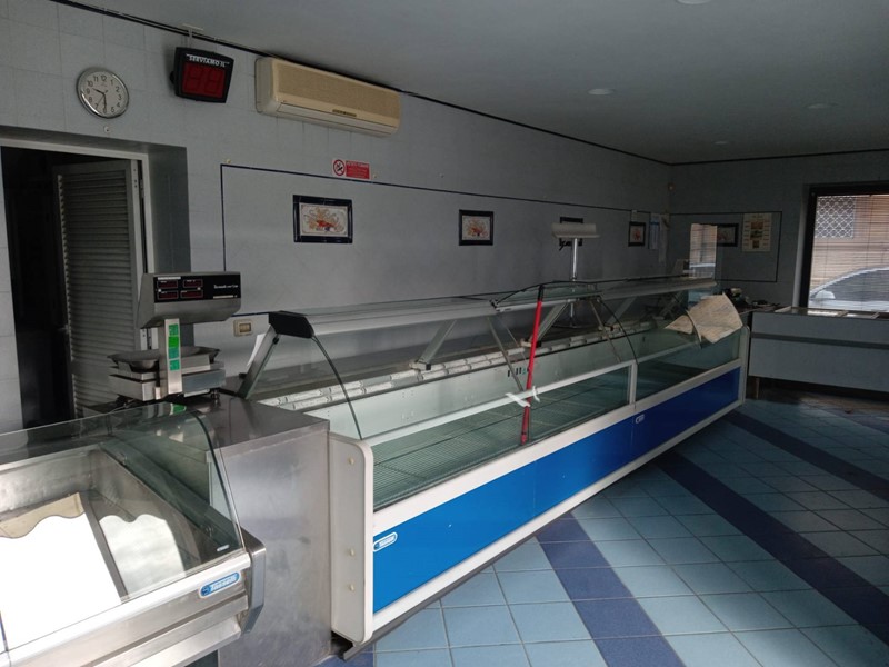 Attività commerciale in Affitto a Viareggio, 1'500€, 100 m²