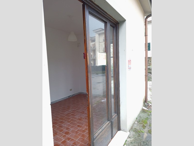 Ufficio in Affitto a Lucca, 400€, 18 m²