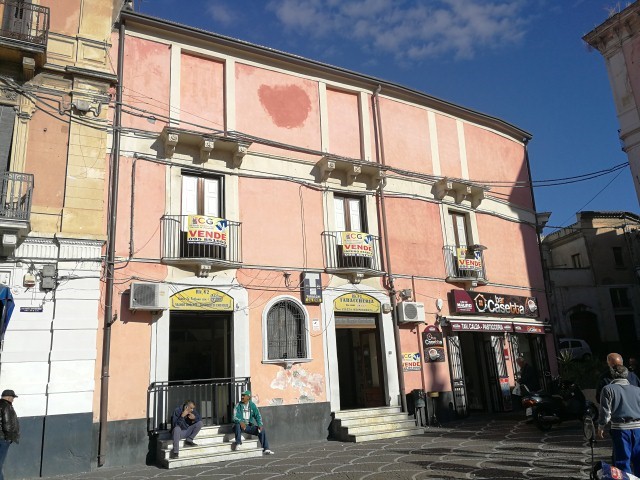 Negozio in Vendita a Paternò, 160'000€, 240 m²