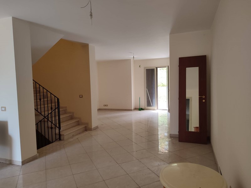 Villetta a schiera in Vendita a Paternò, 250'000€, 180 m²