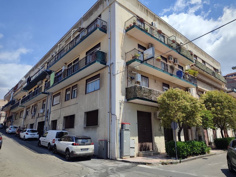 Negozio in Vendita a Belpasso, 80'000&euro;, 126 m²