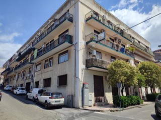 Negozio in Vendita a Belpasso, 80'000€, 126 m²