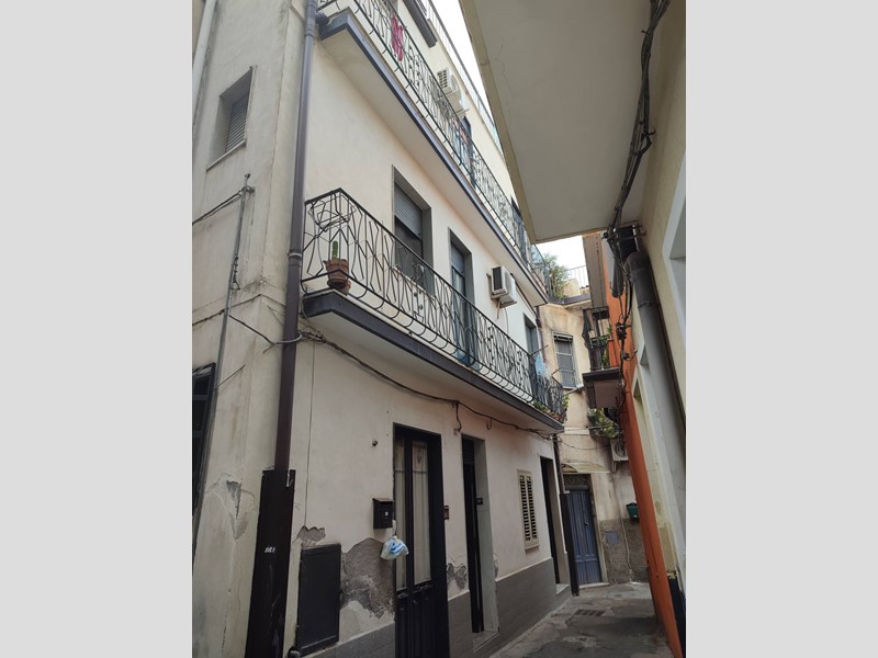 Casa Indipendente in Vendita a Paternò, 85'000€, 300 m²