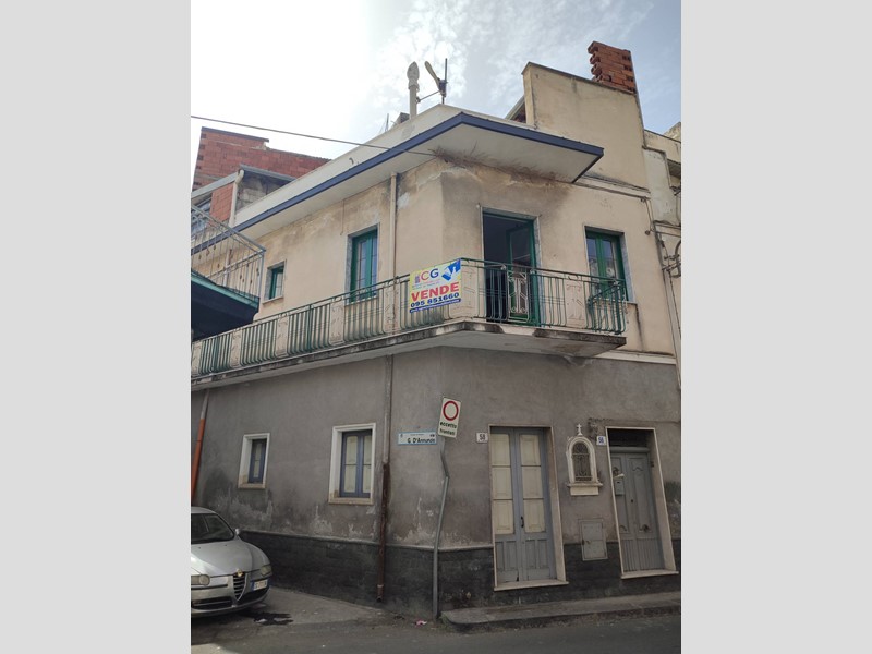 Casa Indipendente in Vendita a Paternò, 60'000€, 155 m²