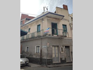 Casa Indipendente in Vendita a Paternò, 60'000€, 155 m²