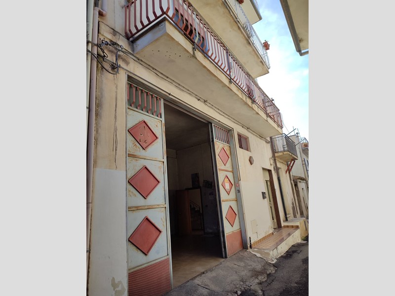 Appartamento in Vendita a Santa Maria di Licodia, 82'000€, 140 m²