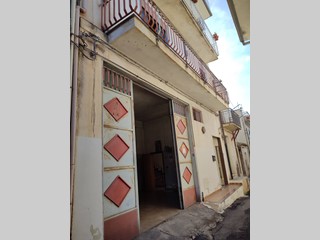 Appartamento in Vendita a Santa Maria di Licodia, 82'000€, 140 m²