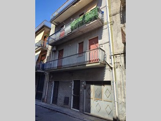 Quadrilocale in Vendita a Paternò, 60'000€, 110 m²