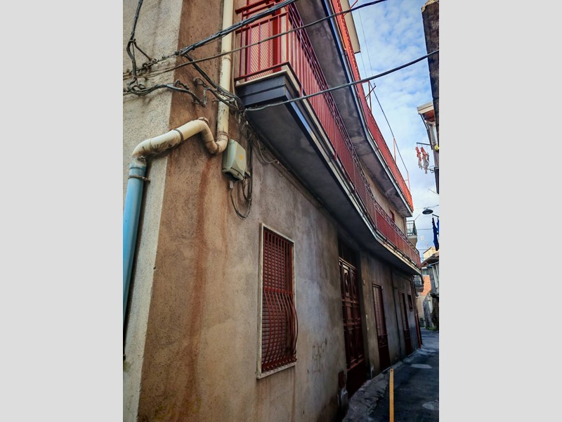 Casa Indipendente in Vendita a Paternò, 65'000€, 240 m²