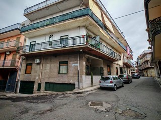 Quadrilocale in Vendita a Paternò, 90'000€, 180 m²