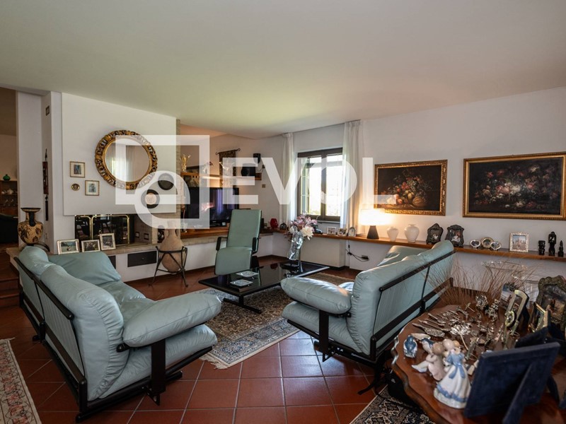 Villa in Vendita a San Vito al Torre, 490'000€, 373 m²