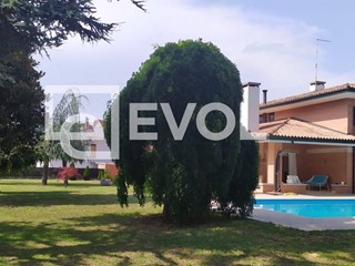 Villa in Vendita a San Vito al Tagliamento, 620'000€, 263 m²