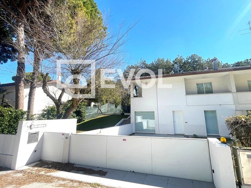 Villa in Vendita a Lignano Sabbiadoro, 1'000'000€, 250 m²