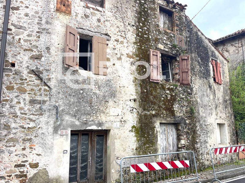 Rustico in Vendita a Manzano, 19'000€, 211 m²