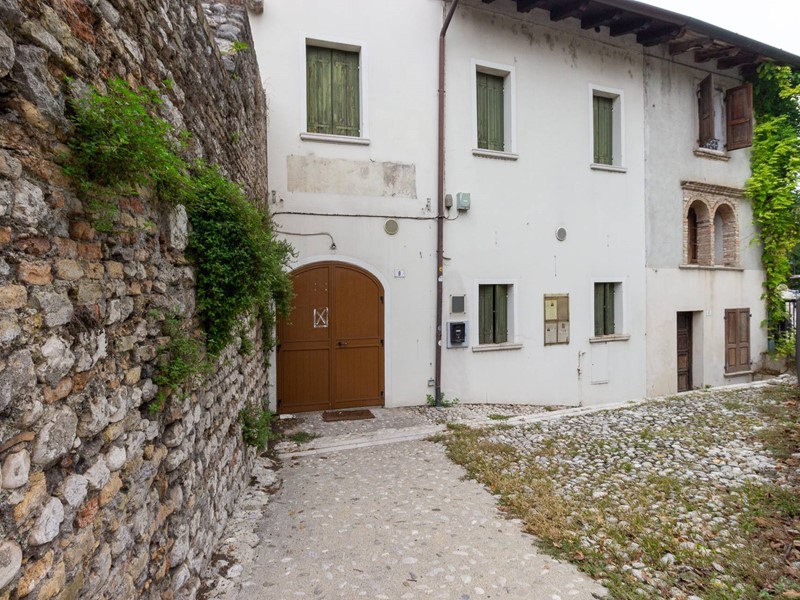 Immobile commerciale in Affitto a Porcia, 2'000€, 120 m²