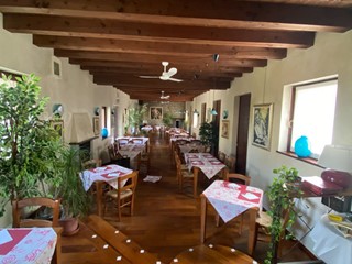 Immobile commerciale in Vendita a Fontanafredda, 500'000€, 470 m²