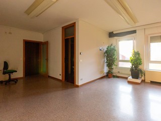 Ufficio in Vendita a Pordenone, 120'000€, 160 m²