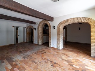 Immobile commerciale in Affitto a Porcia, 5'000€, 1089 m²