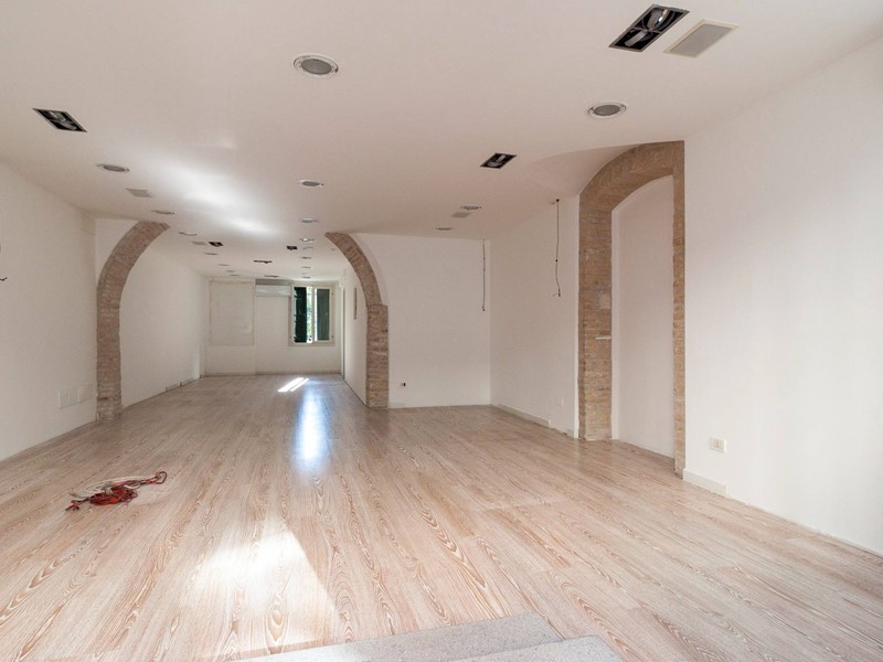 Immobile commerciale in Affitto a Pordenone, 1'600€, 59 m²