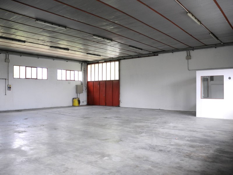 Capannone in Vendita a San Quirino, 295'000€, 1250 m²