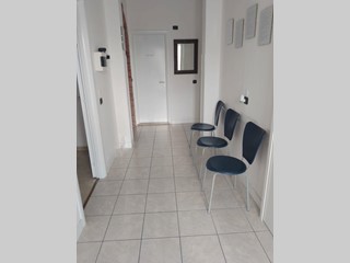 Attività commerciale in Affitto a Cassano Magnago, 200€, 100 m²