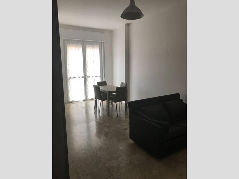 Stanza in Affitto a Castellanza, 350€, 70 m²