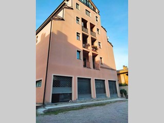 Negozio in Vendita a Busto Arsizio, 450'000€, 500 m²