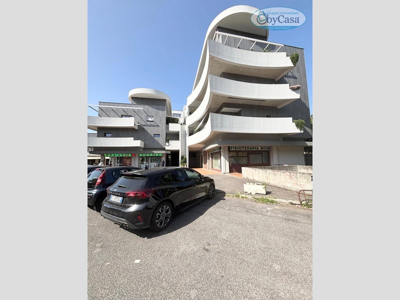 Immobile commerciale in Vendita a Roma, 80'000€, 90 m²
