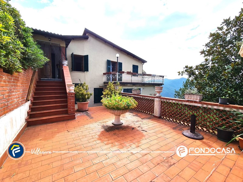 Casa Semi Indipendente in Vendita a Borghetto d'Arroscia, 175'000€, 290 m²