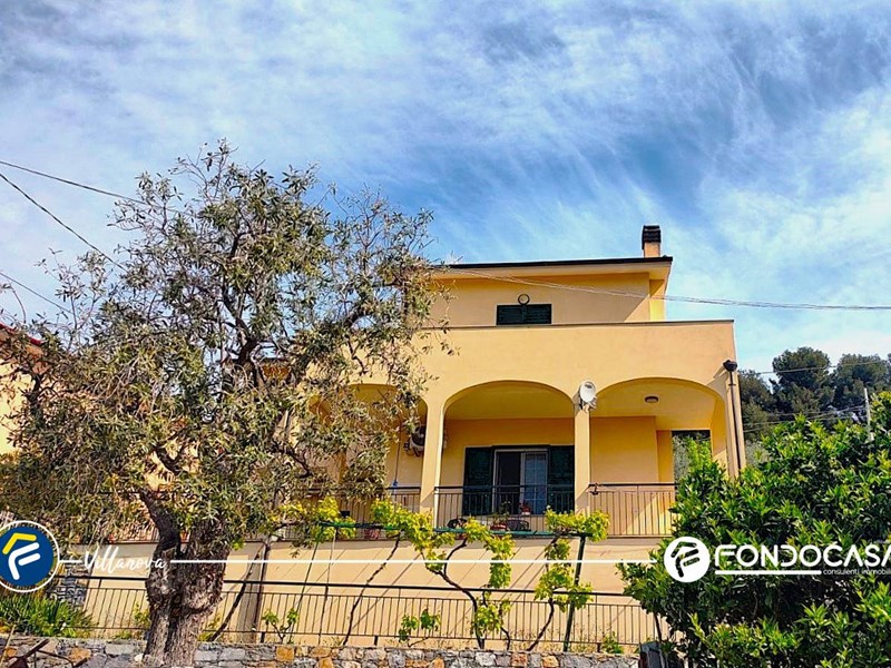 Casa Semi Indipendente in Vendita a Arnasco, 360'000€, 280 m²